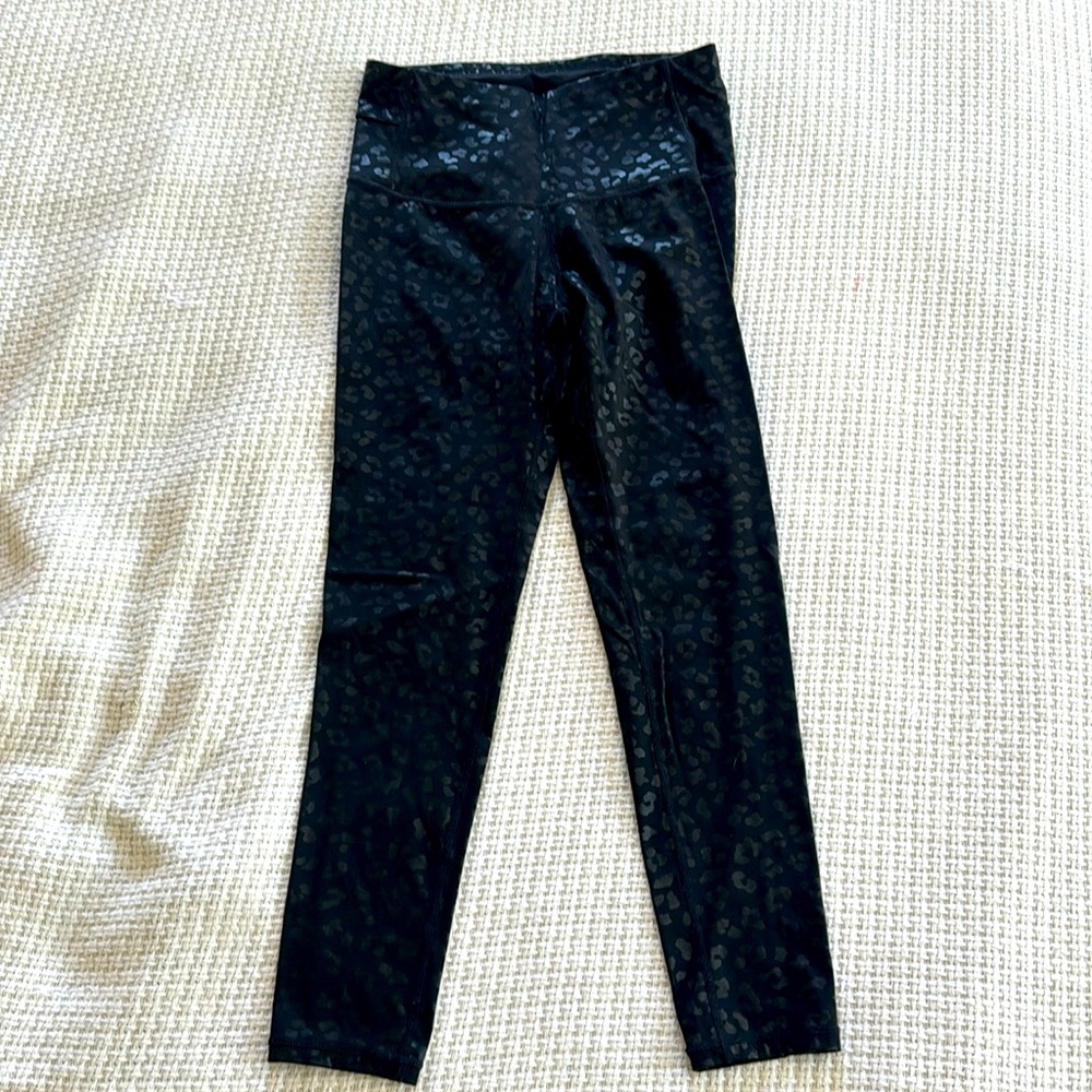 Athletic leggings cheetah print